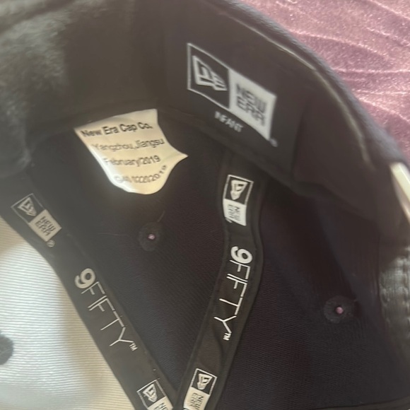 New Era Black and Gray Snapback Hat - Picture 5 of 7